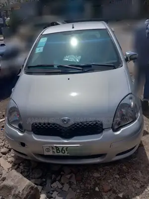 Photo - Toyota Vitz 2002 Silver