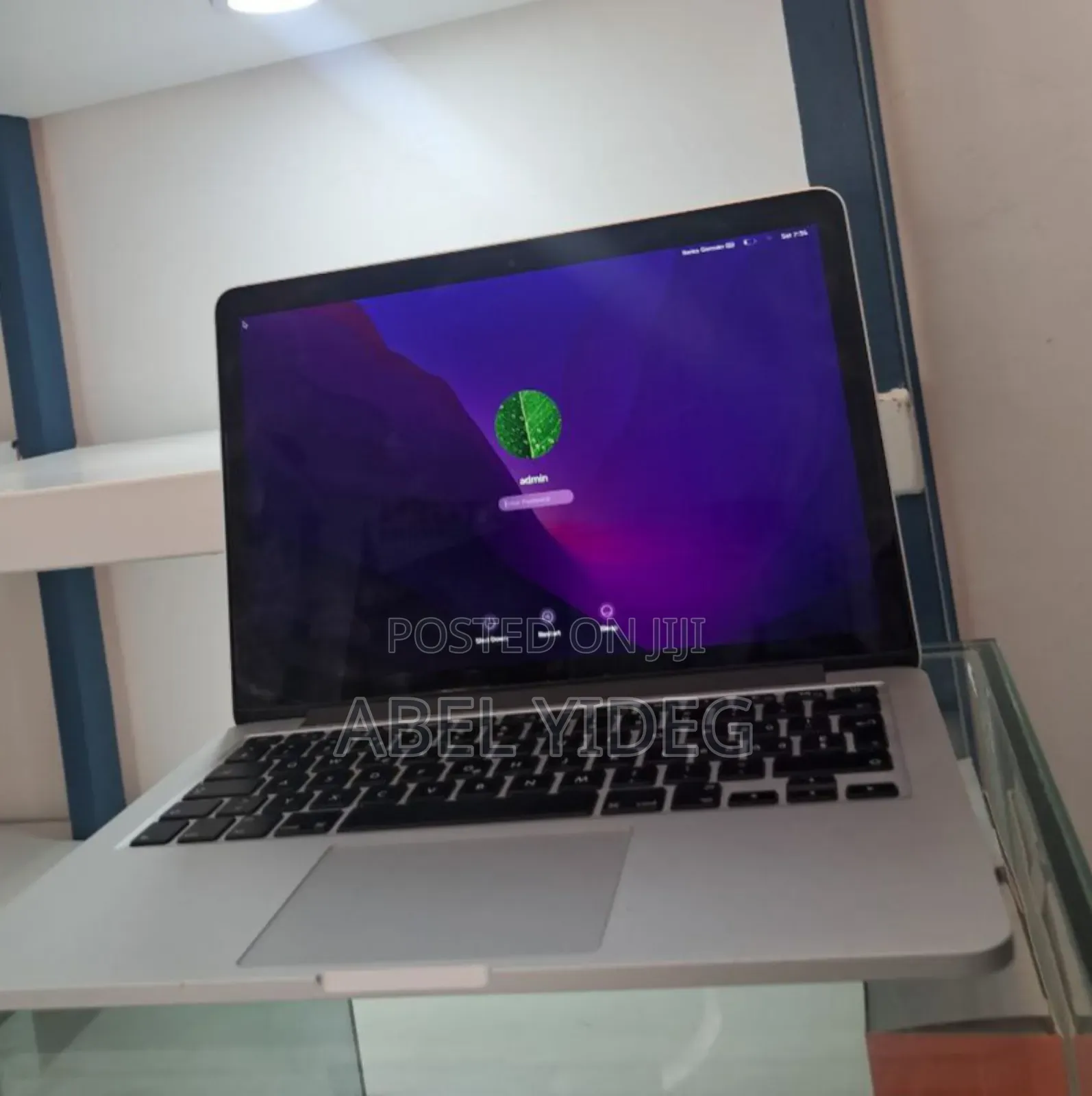 New Laptop Apple MacBook Pro 2017 8GB Intel Core I5 SSD 256GB