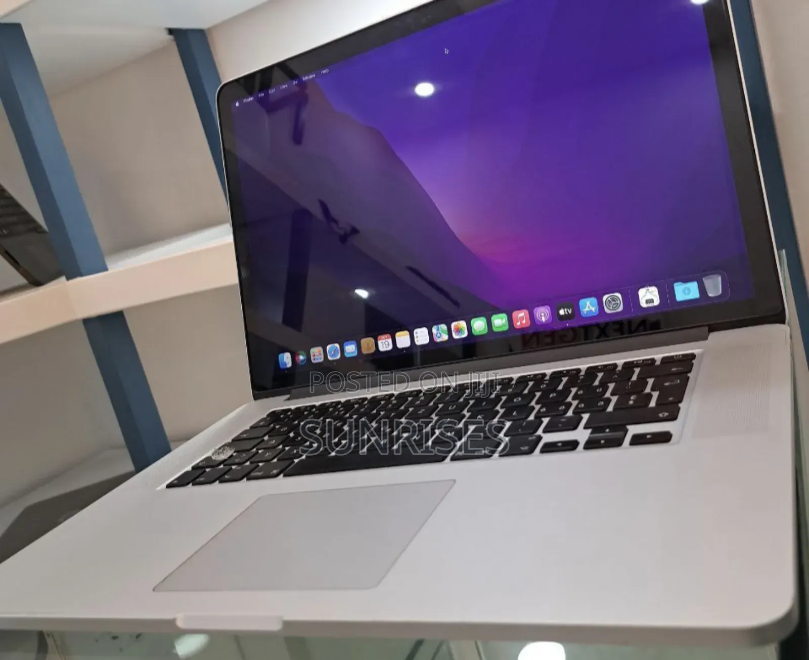 New Laptop Apple MacBook Pro 2017 8GB Intel Core I5 SSD 256GB