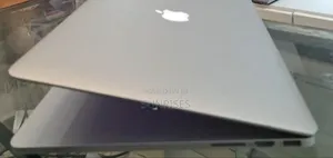 New Laptop Apple MacBook Pro 2017 8GB Intel Core I5 SSD 256GB