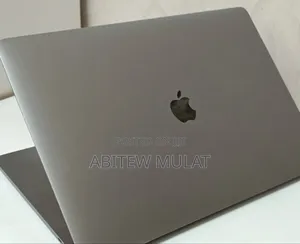 Photo - New Laptop Apple MacBook Pro 2017 16GB Intel Core I7 SSD 512GB