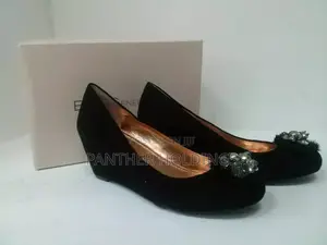 Photo - Bcbgeneration Telly Womans Wedges Heels Shoes Size 8 1⁄2.