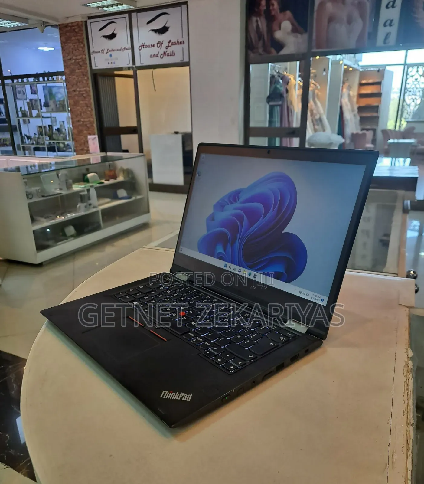 New Laptop Lenovo ThinkPad Yoga 370 8GB Intel Core I5 SSD 512GB