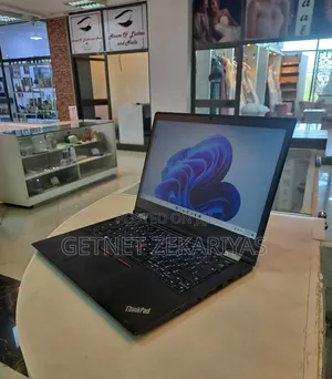 Photo - New Laptop Lenovo ThinkPad Yoga 370 8GB Intel Core I5 SSD 512GB