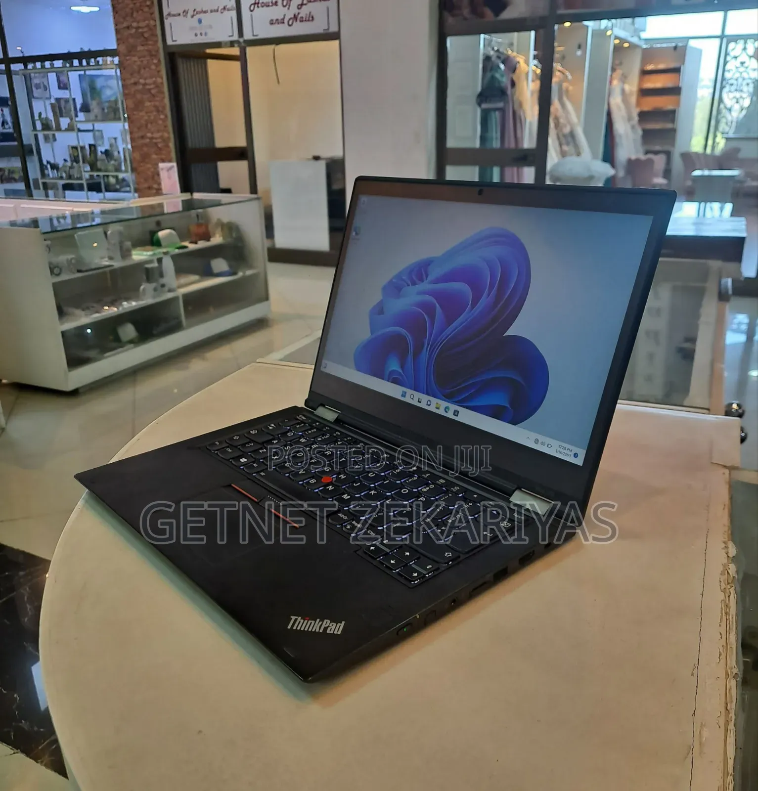 New Laptop Lenovo ThinkPad Yoga 370 8GB Intel Core I5 SSD 512GB