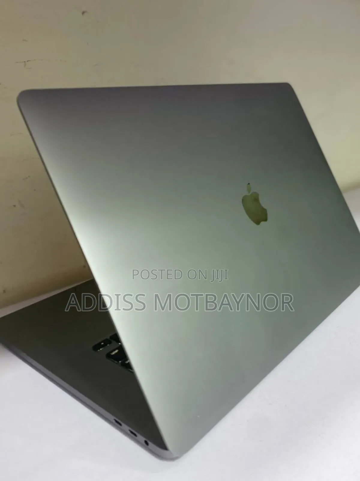 New Laptop Apple MacBook Pro 2019 16GB Intel Core I9 SSD 512GB