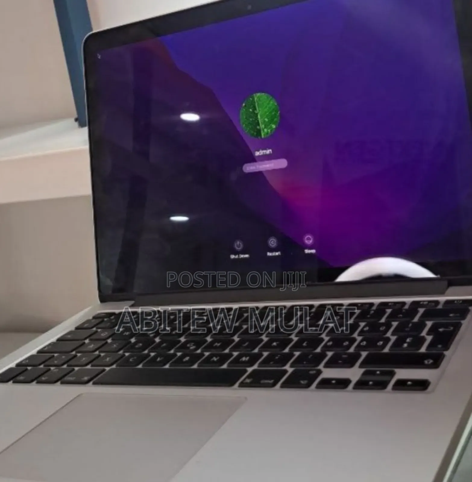 New Laptop Apple MacBook Pro 2017 8GB Intel Core I5 SSD 256GB