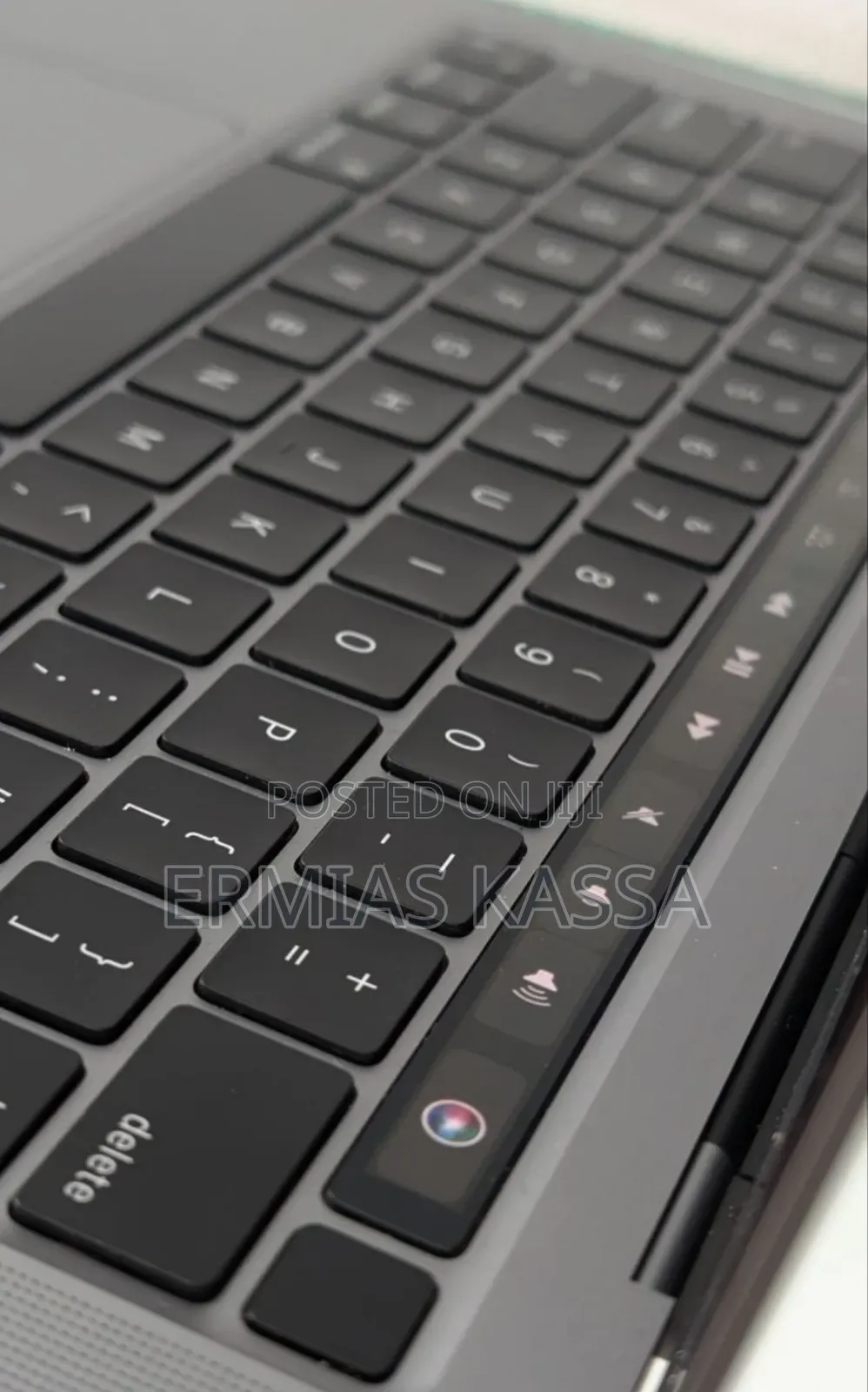 New Laptop Apple MacBook Pro 2020 M1 8GB Apple M1 SSD 256GB