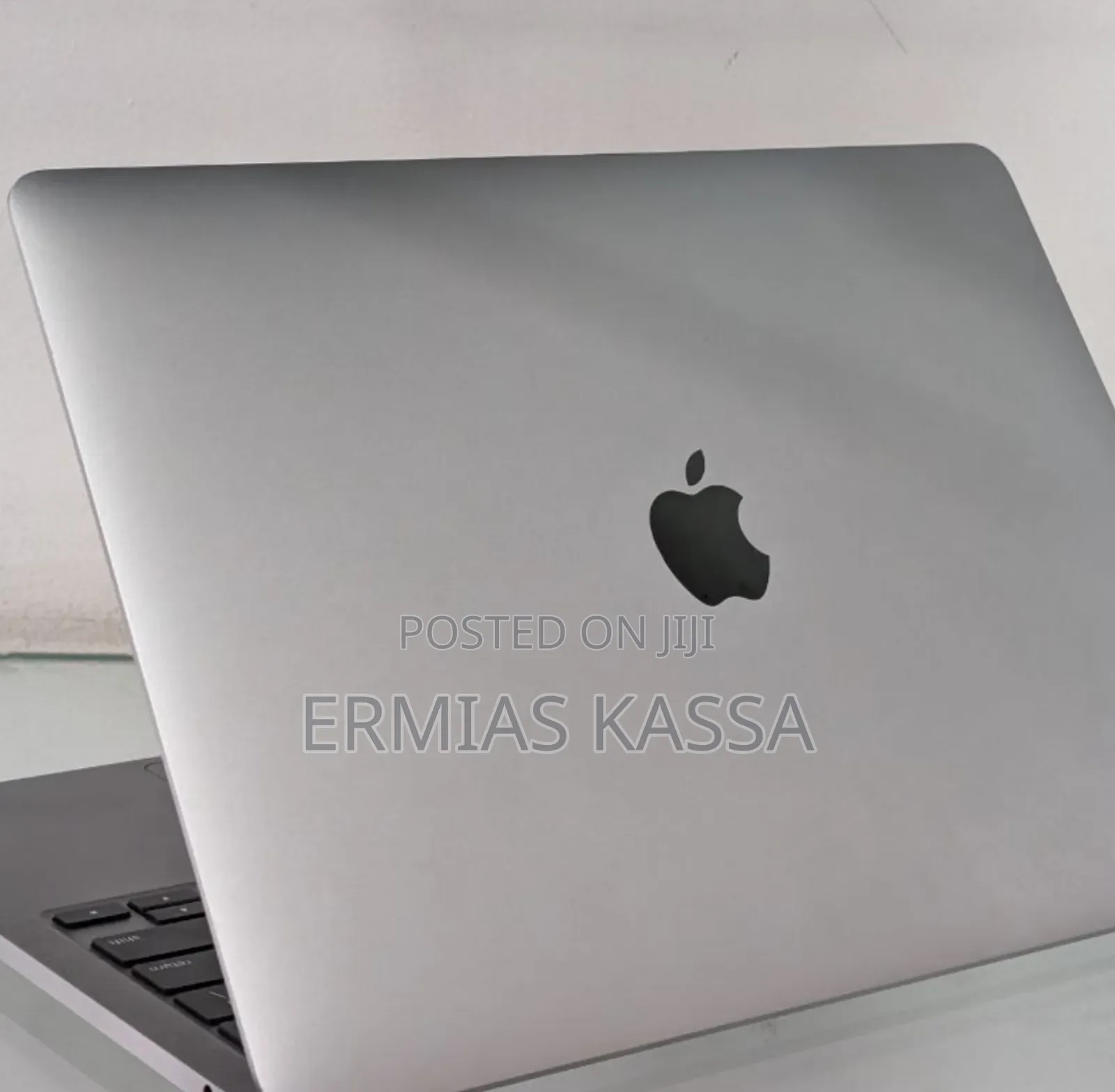 New Laptop Apple MacBook Pro 2020 M1 8GB Apple M1 SSD 256GB