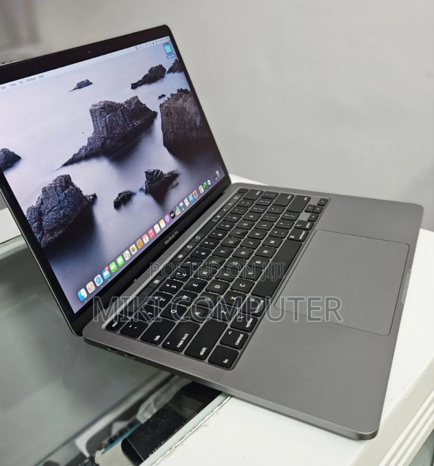 New Laptop Apple MacBook Pro 2019 8GB Intel Core I5 SSD 256GB