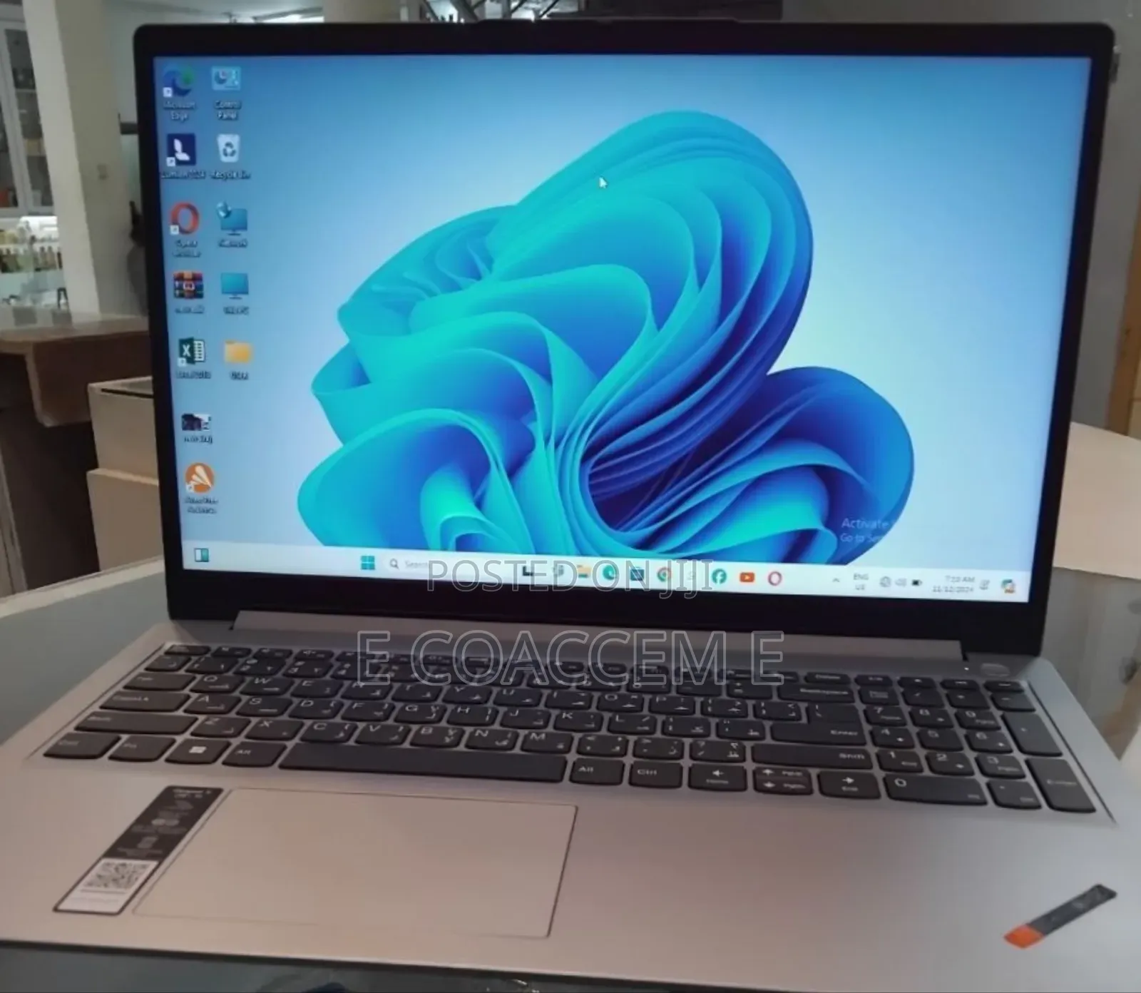 New Laptop Lenovo 4GB Intel SSD 256GB