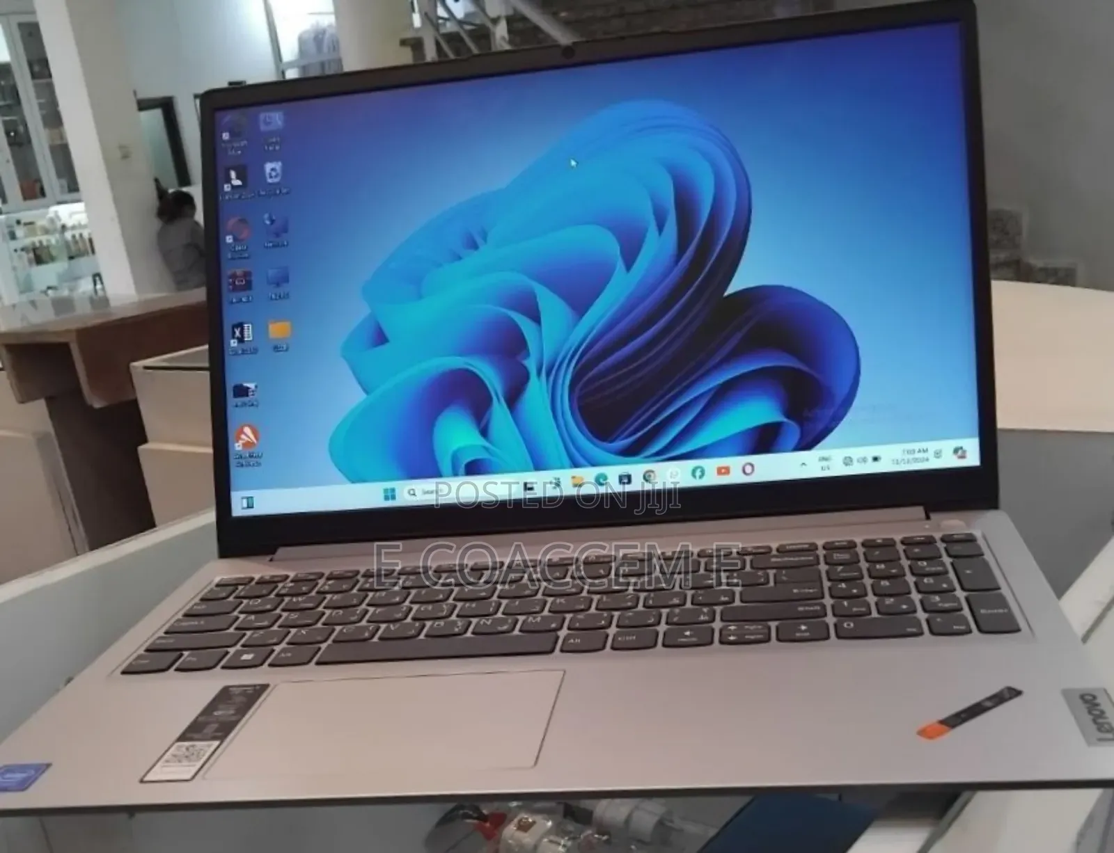 New Laptop Lenovo 4GB Intel SSD 256GB