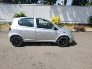 Toyota Vitz 2002 Silver