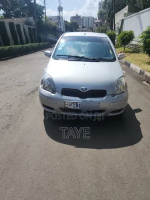 Toyota Vitz 2002 Silver