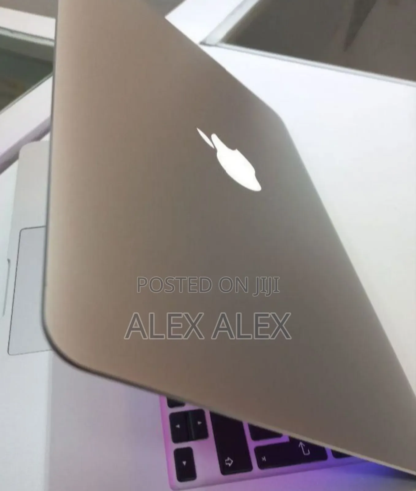 New Laptop Apple MacBook 2015 8GB Intel Core I5 SSD 256GB