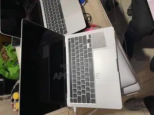 New Laptop Apple MacBook Pro M1 8GB Apple M1 Pro SSD 256GB