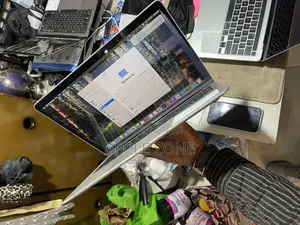 New Laptop Apple MacBook Pro M1 8GB Apple M1 Pro SSD 256GB