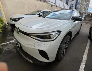 Photo - Volkswagen ID.4 2022 White