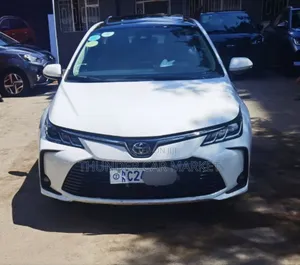 Photo - Toyota Corolla 2022 White