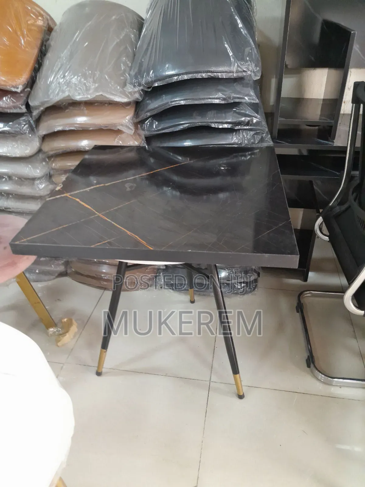 Table ጠረቤዛ