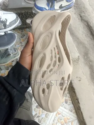 Photo - Adidas Yeezy Master Quality Slipper Made in Vietnam