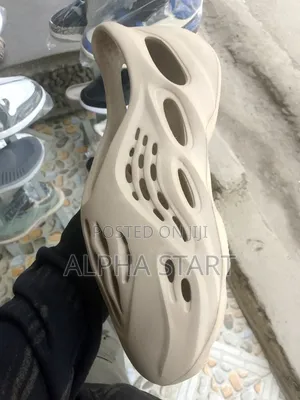 Adidas Yeezy Master Quality Slipper Made in Vietnam