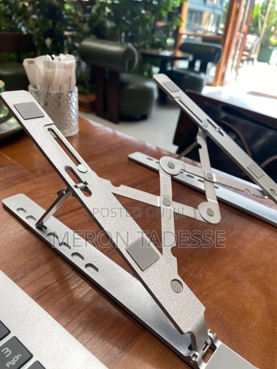 Laptop Stand "Work Anywhere, Comfortably! ረጅም ሰአት አጉብጦ ከመስራት