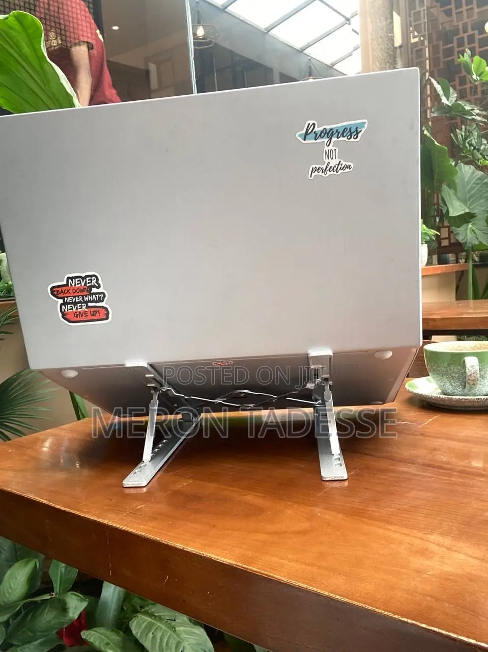 Laptop Stand "Work Anywhere, Comfortably! ረጅም ሰአት አጉብጦ ከመስራት