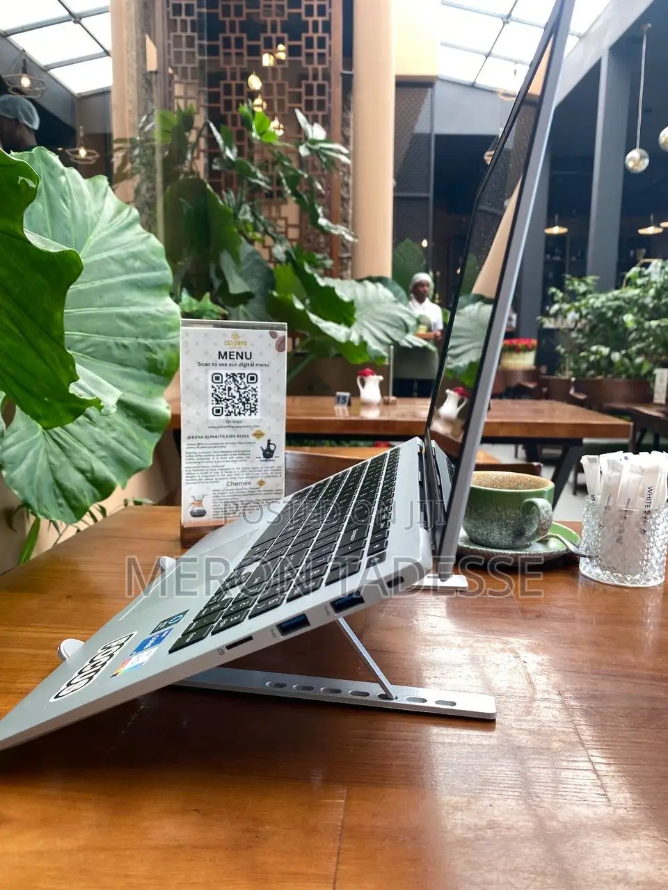 Laptop Stand "Work Anywhere, Comfortably! ረጅም ሰአት አጉብጦ ከመስራት