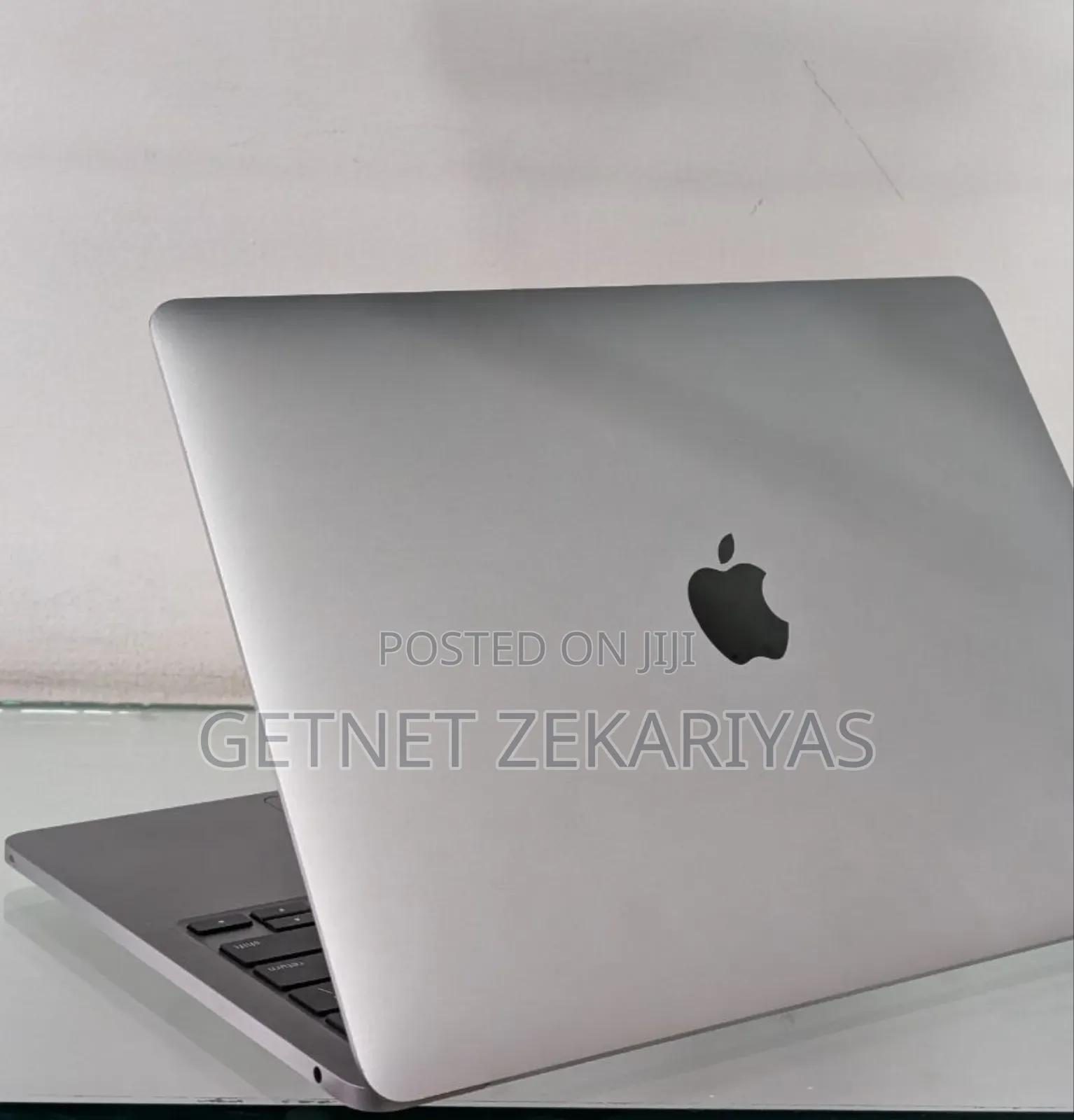New Laptop Apple MacBook Pro 2020 M1 8GB Apple M1 Pro SSD 256GB