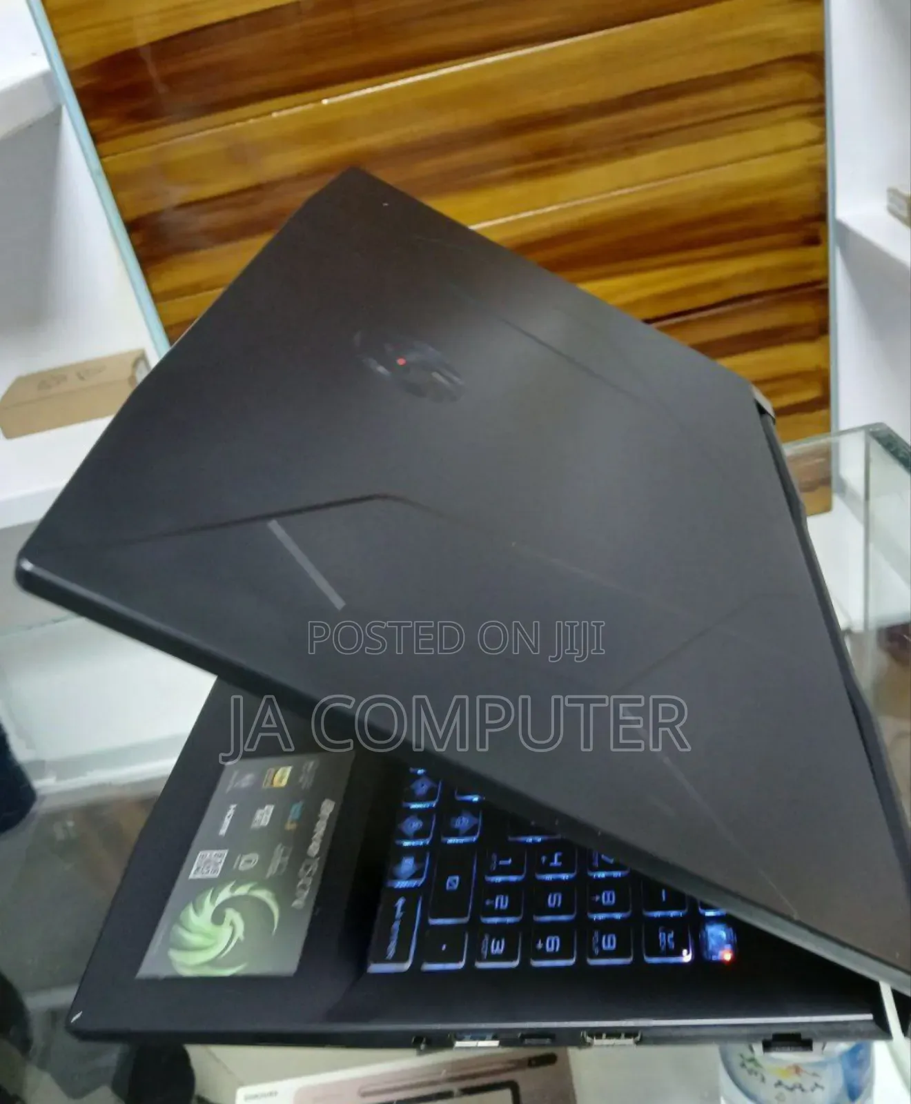 New Laptop MSI GE63VR 7RF Raider 16GB AMD Ryzen 5 SSD 1T