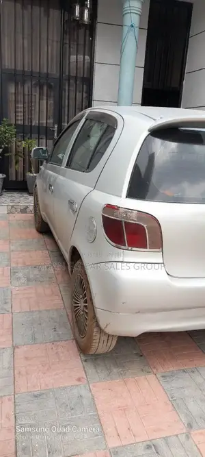 Toyota Vitz 2001 Silver