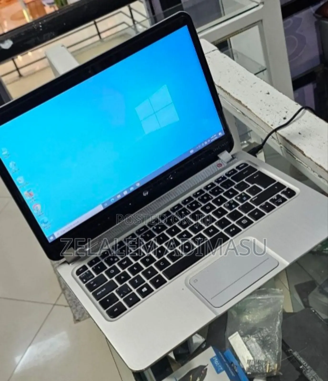 New Laptop HP Spectra 13 4GB Intel Core I5 SSD 128GB