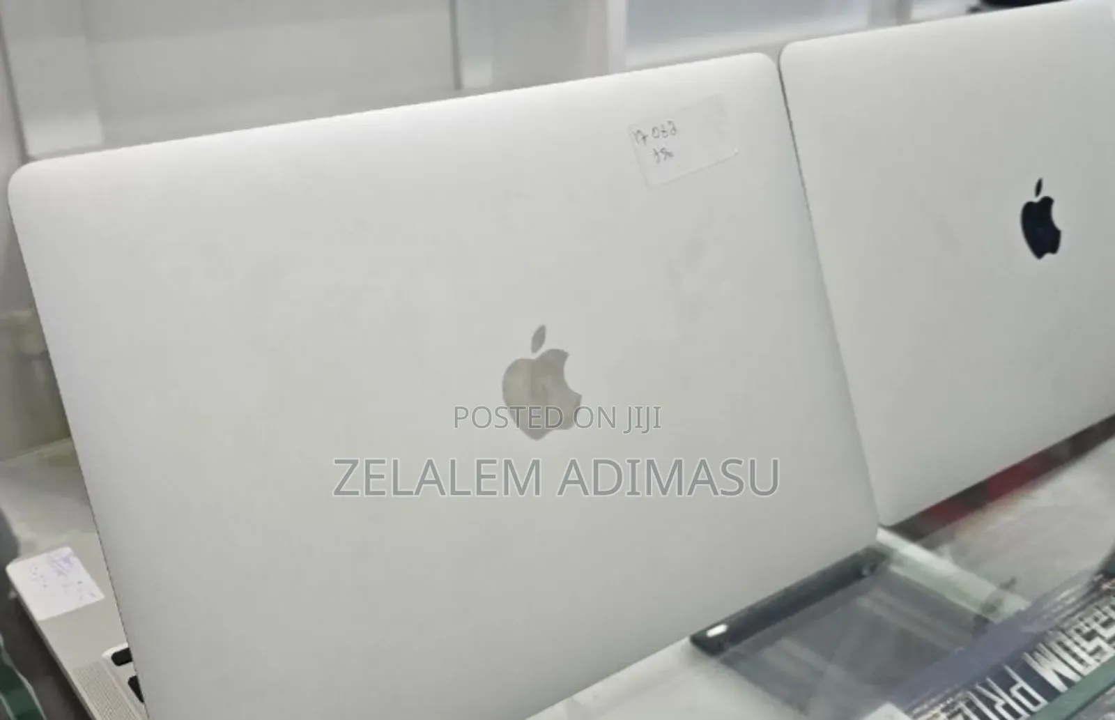 New Laptop Apple MacBook Pro 2020 M1 8GB Intel Core I7 SSD 256GB