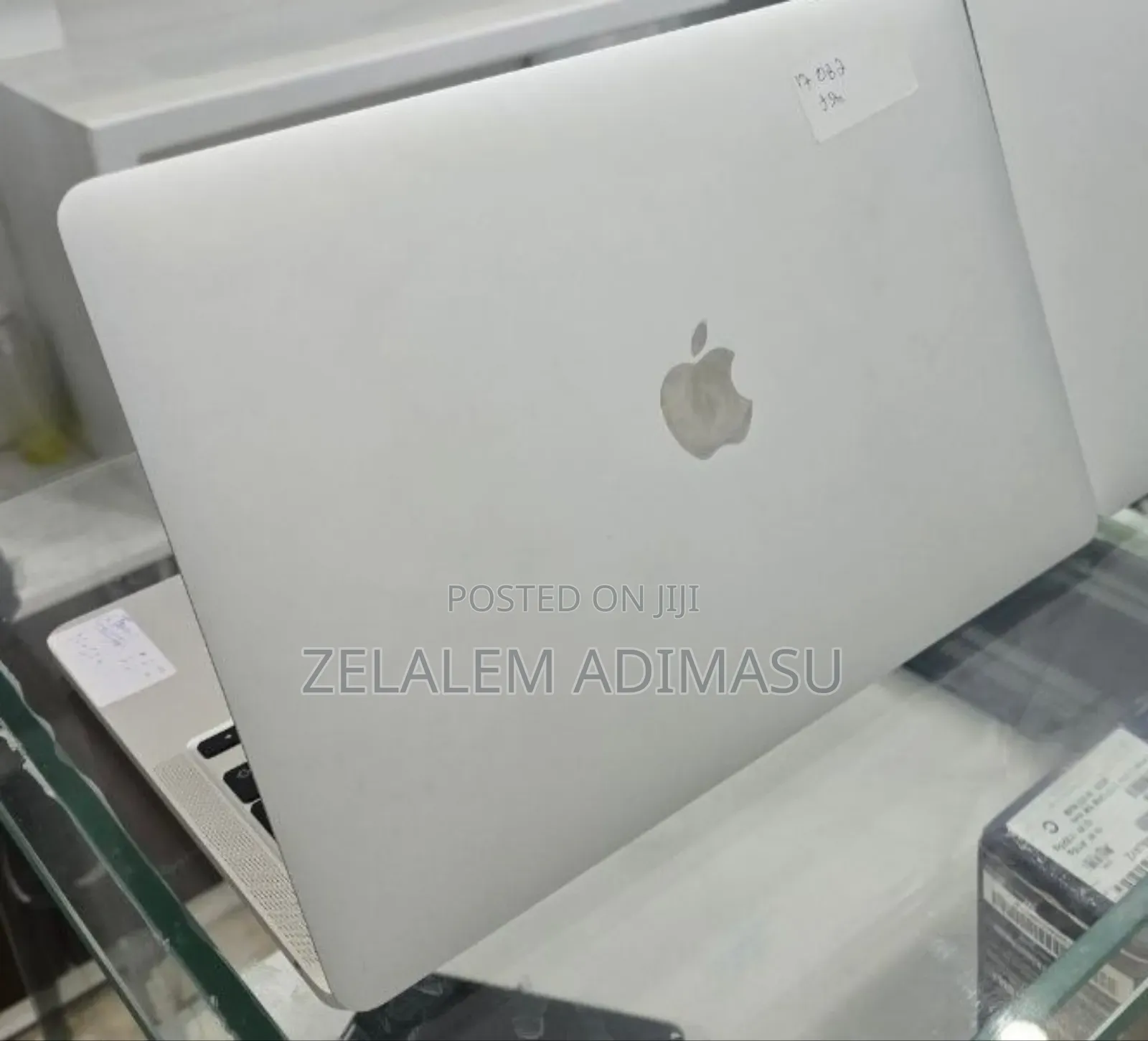 New Laptop Apple MacBook Pro 2020 M1 8GB Intel Core I7 SSD 256GB
