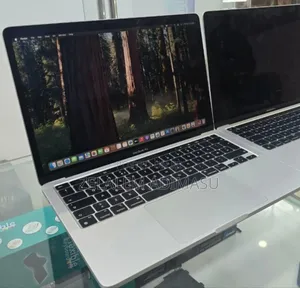 New Laptop Apple MacBook Pro 2020 M1 8GB Intel Core I7 SSD 256GB