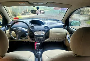Toyota Yaris 2012 Brown