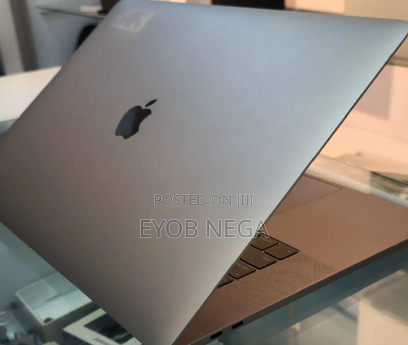 New Laptop Apple MacBook Pro 2018 16GB Intel Core I7 SSD 512GB