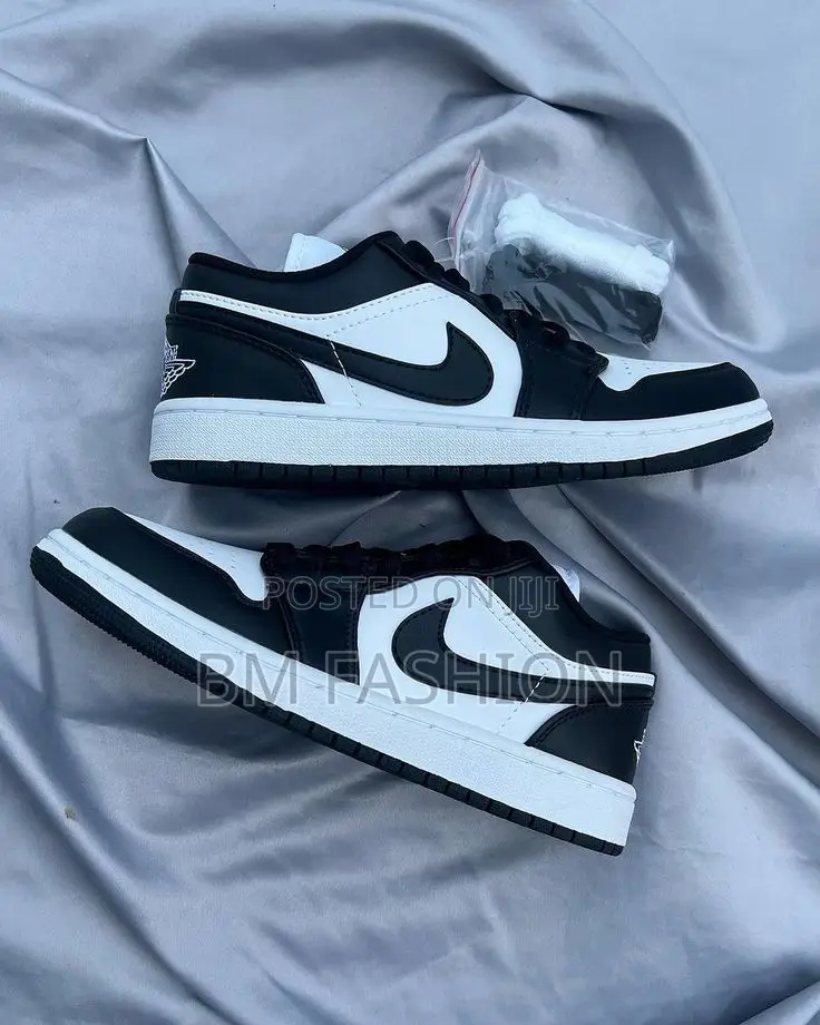 Air Jordan 1 Low Black and White