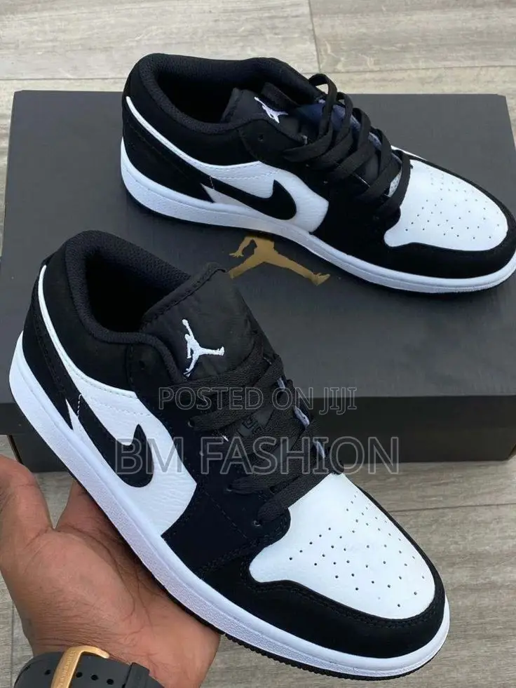 Air Jordan 1 Low Black and White