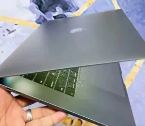 New Laptop Apple MacBook Pro 16GB Intel Core I7 SSD 500GB