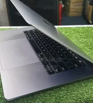 New Laptop Apple MacBook Pro 16GB Intel Core I7 SSD 500GB