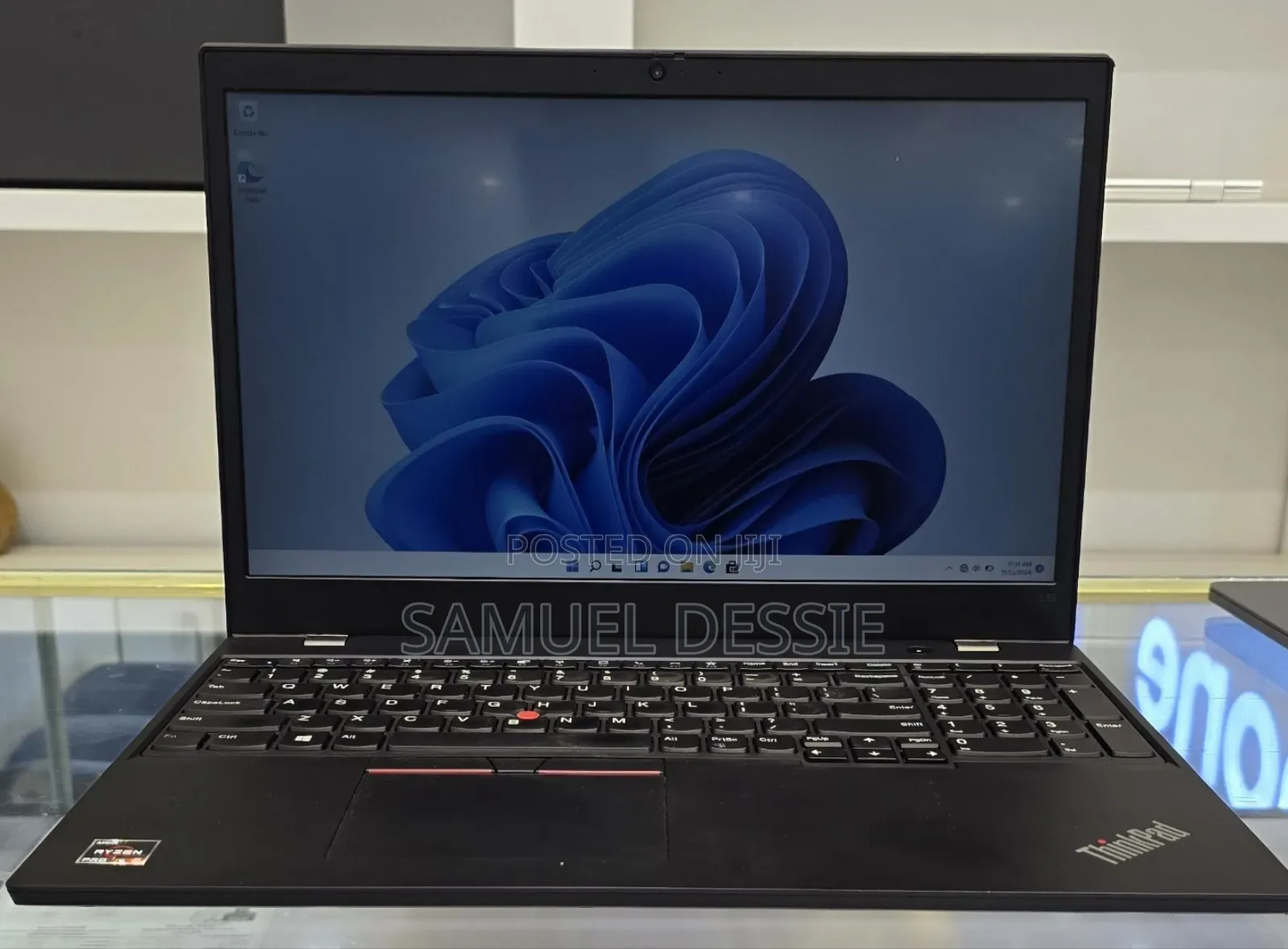 New Laptop Lenovo 8GB AMD Ryzen 5 SSD 256GB