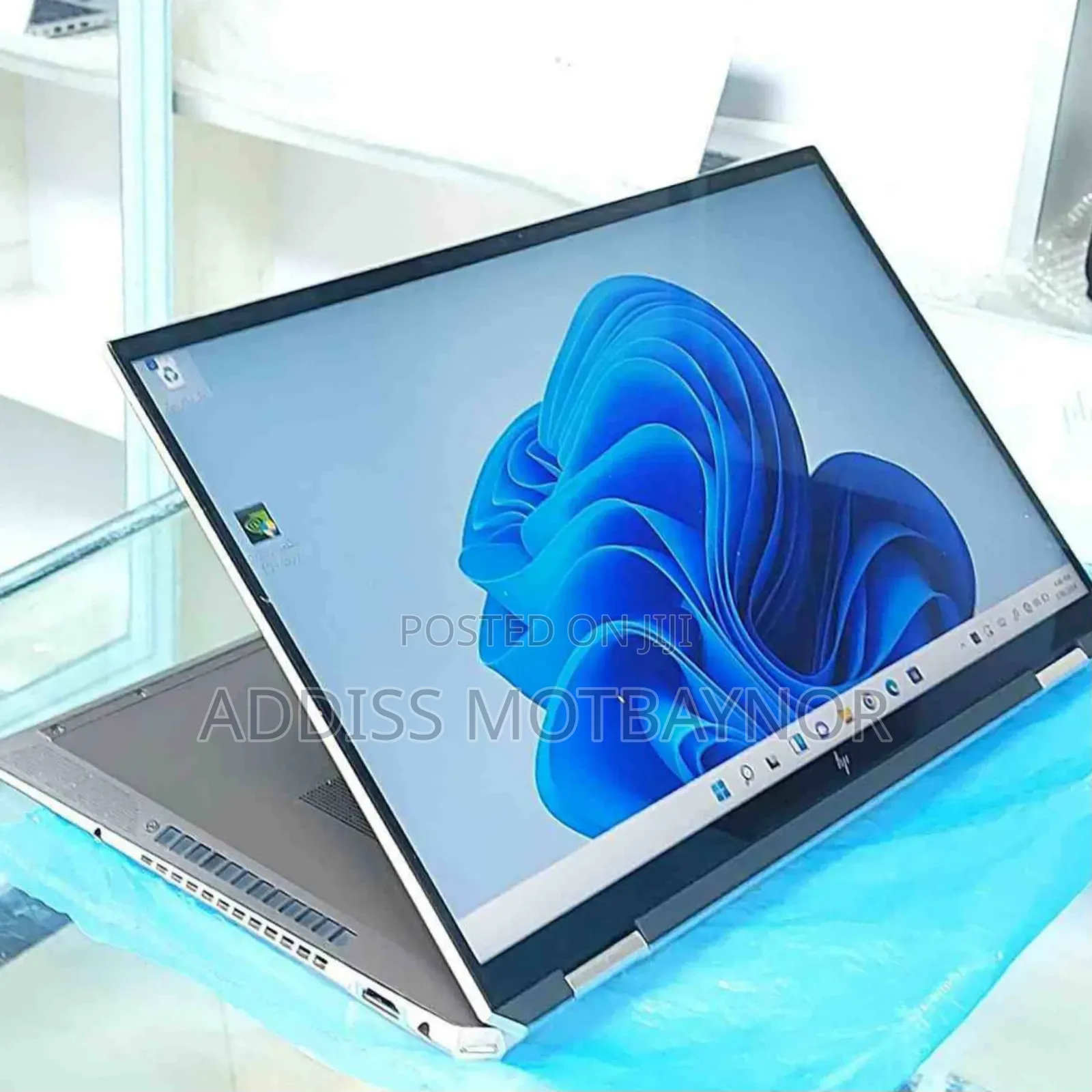 New Laptop HP Spectra 13 16GB Intel Core I7 SSD 1T