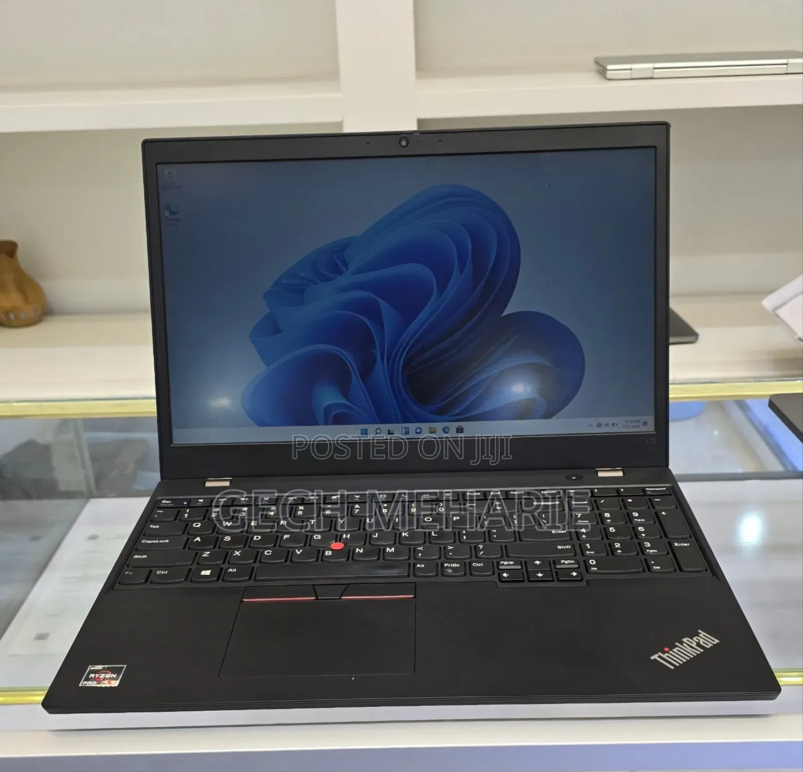 New Laptop Lenovo 8GB AMD Ryzen 5 SSD 256GB