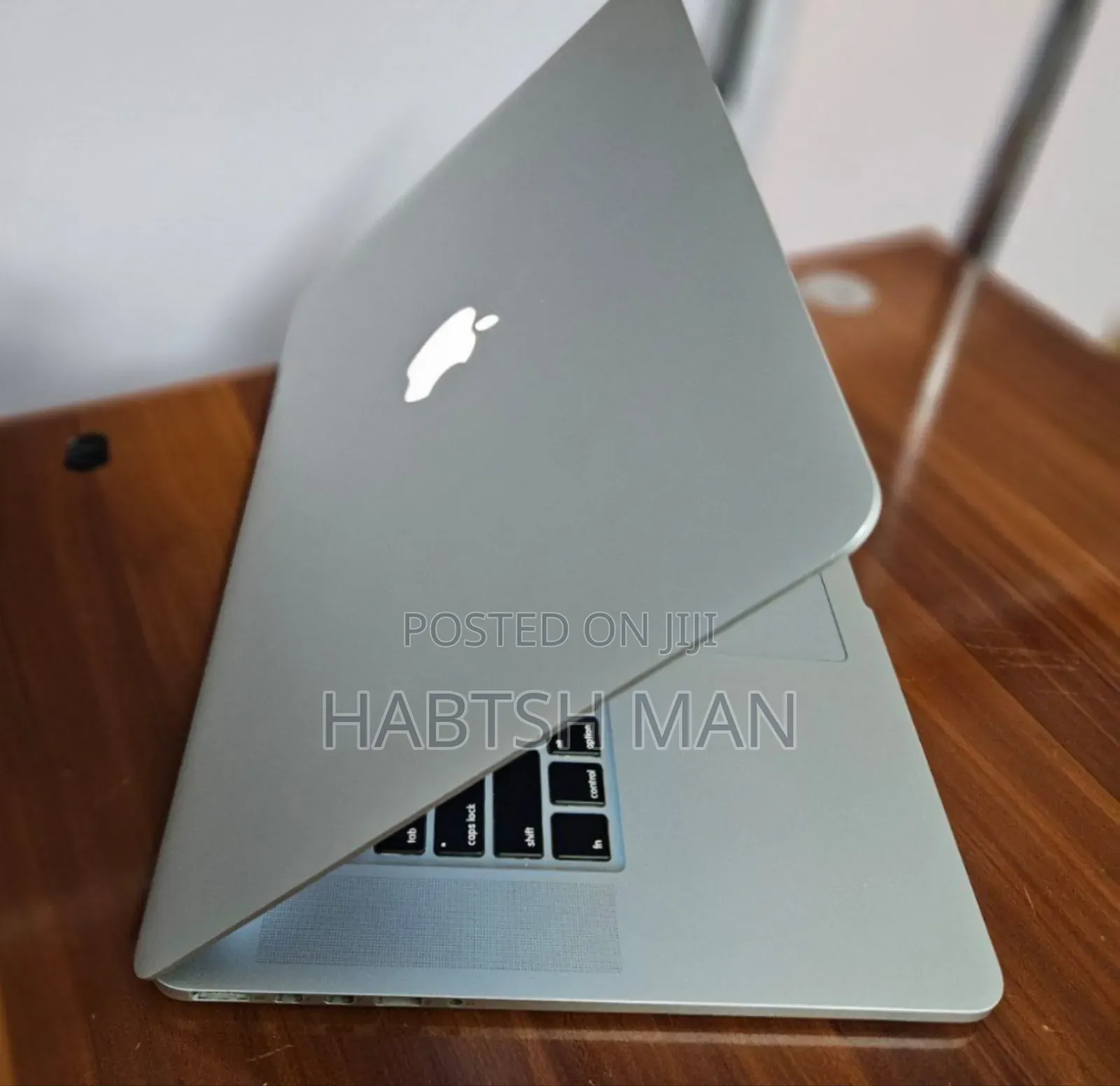 New Laptop Apple MacBook Pro 2017 8GB Intel Core I7 SSD 256GB