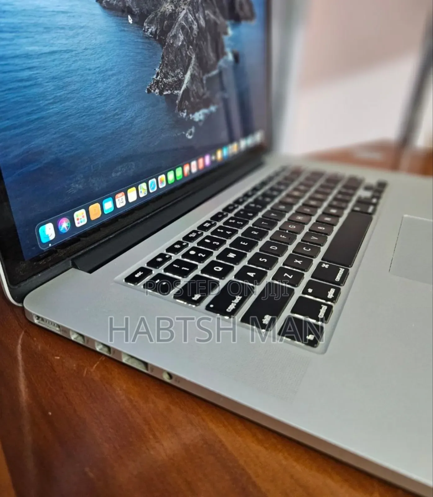 New Laptop Apple MacBook Pro 2017 8GB Intel Core I7 SSD 256GB