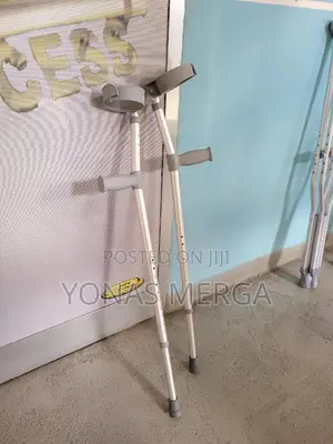 Photo - Bilateral Crutchesክራንች፦፦Crutchesዐ፤Cranch፨Kranch፧ቆcrutches