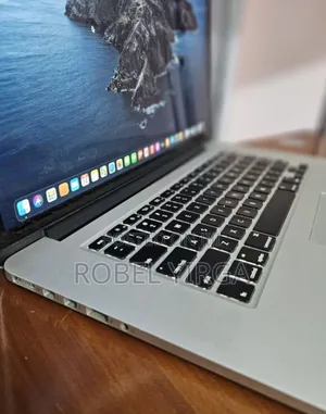 New Laptop Apple MacBook Pro 2017 16GB Intel Core I7 SSD 256GB