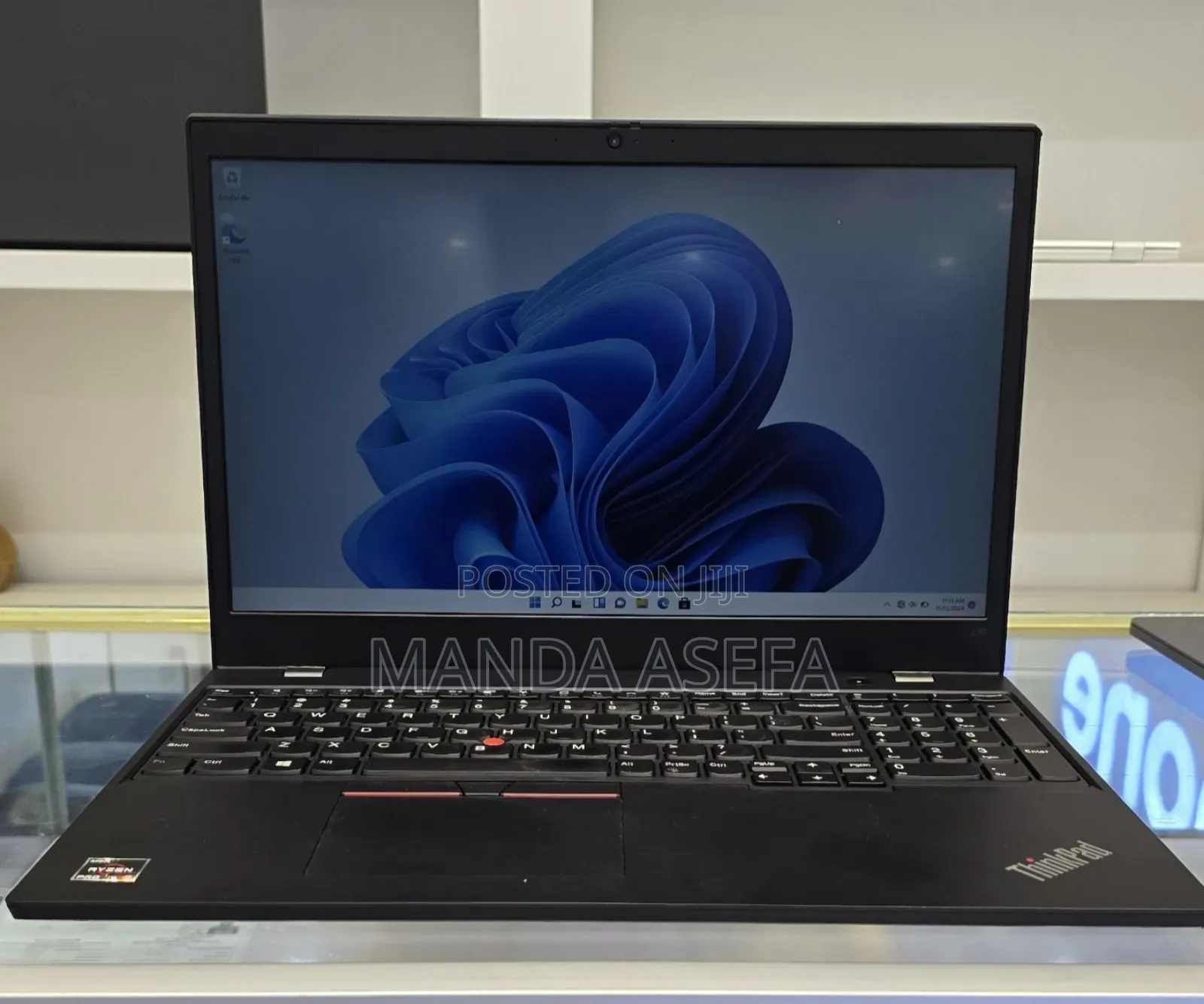 New Laptop Lenovo ThinkPad Yoga 8GB AMD Ryzen 5 SSD 256GB